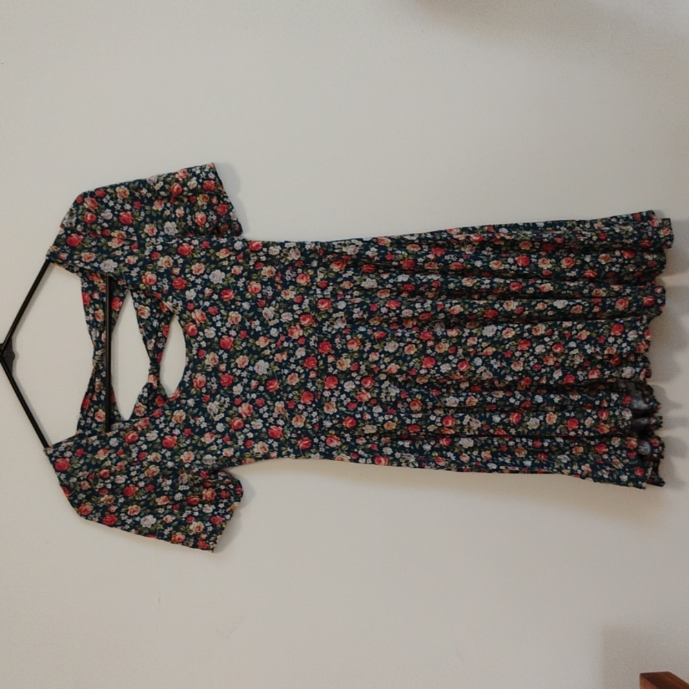 sound & matter | Vintage-inspired Floral short sleeve skater dress | Juniors S